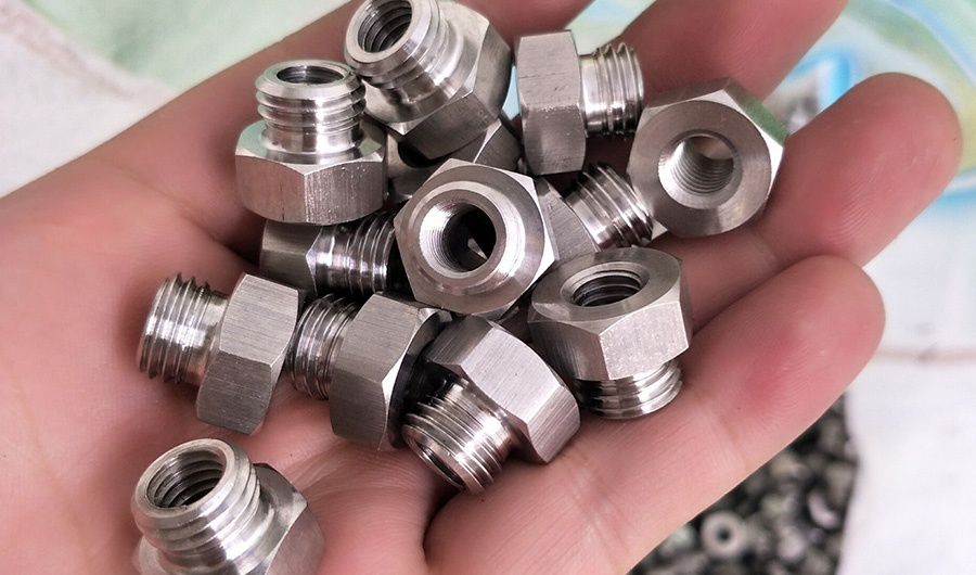 What should be paid attention to when processing precision hardware parts?